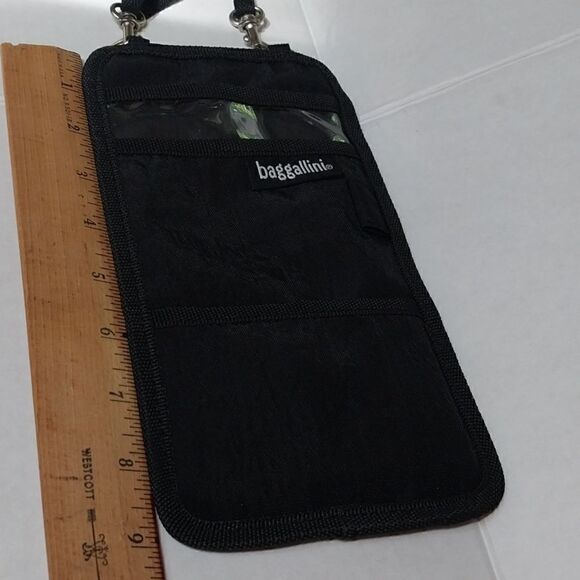 Baggallini Nylon Travel Wallet / Organizer.  Note the practical zip pocket. - Picture 5 of 8